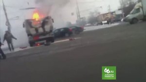 Горит бензовоз