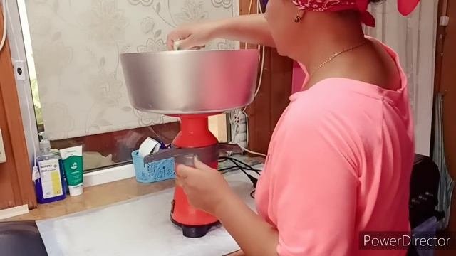 СЕПАРИРУЮ СЛИВКИ ЧТОБЫ НЕИЗВОДИТЬ МОЛОКО)))