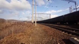 Система электровозов 2ЭС5К-121/119 "Ермак" с грузовым поездом и толкач 4ЭС5К-009 "Ермак" в хвосте.