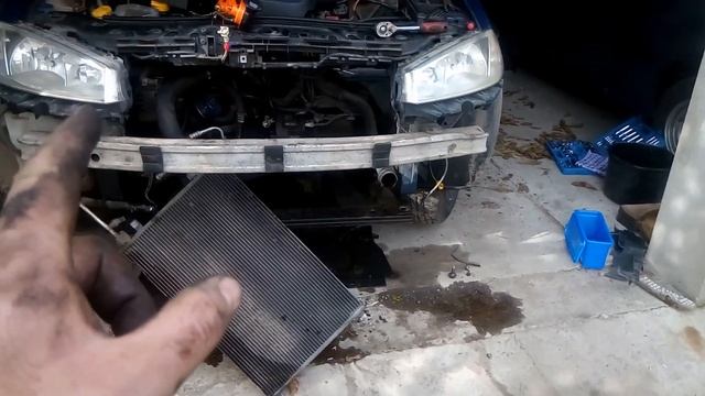 Заміна радіатора охолодження на Рено Меган 2 смотреть онлайн