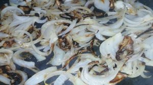 Яичный салат с жареным луком