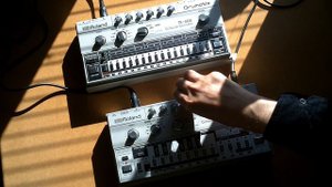 Roland TB 303 Bass line plus TR 606 Drum Machine Jam