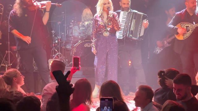 Anna Vissi - Protereotita, Agapi Ine, Hotel Ερμού 7, 21/04/2023 смотреть онлайн