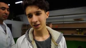 СКОЛЬКО ЧЕЛОВЕК СМОГУТ ПОДНЯТЬ И УНЕСТИ МАШИНУ