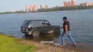 Машины тонут во время рыбалке / Интересные моменты для рыбаков как не надо делать