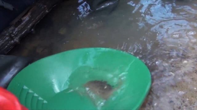 Поиск Золота в горном ручье, на Юге России смотреть онлайн