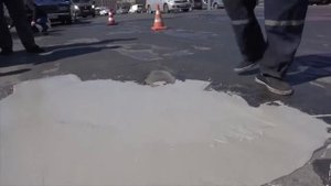 Полимербетон, полимерный упругий материал, твердеет за 30 минут.