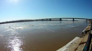 Ледоход 12 апреля 2022 река Обь