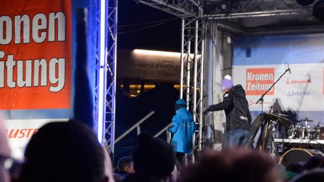 Сын выдал номер чемпионке - кубок мира по горным лыжам в Зельдене. Слалом гигант, Тесса Ворле смотреть онлайн