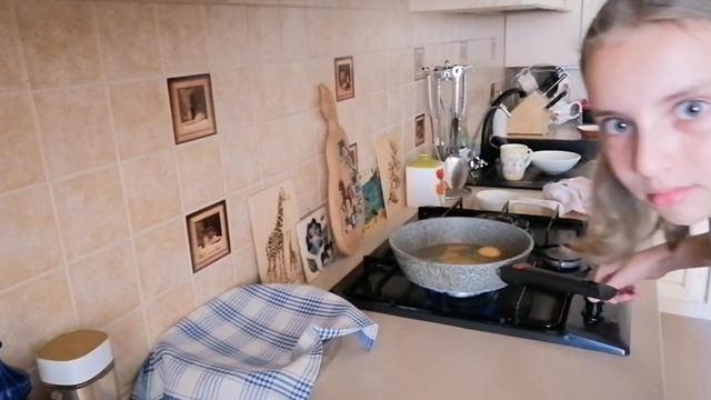 Жарю ЯИЧНИЦУ. выпуск 2 о ГОТОВКЕ. КАК ПРИГОТОВИТЬ ЯИЧНИЦУ? / смотреть онлайн