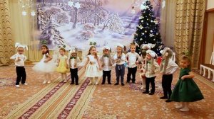 Новогодняя песенка "Блестят на ёлке бусы"