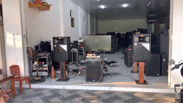 Mua bộ karaoke Mỹ 35,9tr nó sẽ đủ đồ như thế này nhé.. Jbl 125 súp Fidek 40 vang số và móc Beyer смотреть онлайн