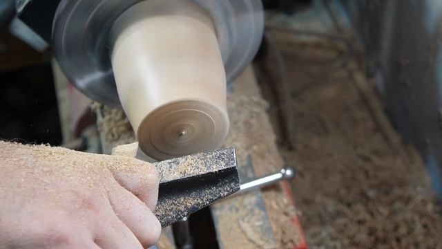 Изготовление чайной чашки в дополнение к блюдцу. Материал маньчжурский орех смотреть онлайн