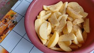 Очень вкусно! Куриные крылышки с овощами в духовке. Вашей семье понравится. Сохрани этот рецепт.