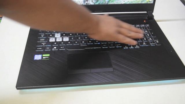 Asus Rog Strix G731 Laptop Review / The Beast? смотреть онлайн