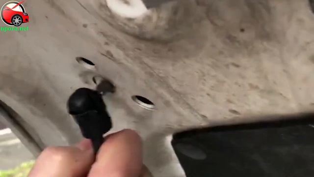 Установка упоров / амортизаторов капота на Toyota Camry 50 / Тойота Камри 50 (www.upora.net) смотреть онлайн