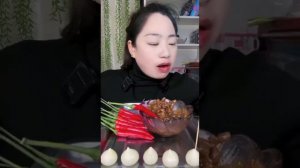 мукбанг острая пища чили перец,чеснок,лук все сырое.