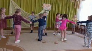 Снова в этом зале звезды засияли.