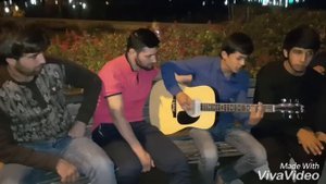 Адуши поёт таджик на гитаре💪💪