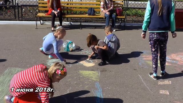 Рисунки на асфальте. Рыльск 1 июня. смотреть онлайн