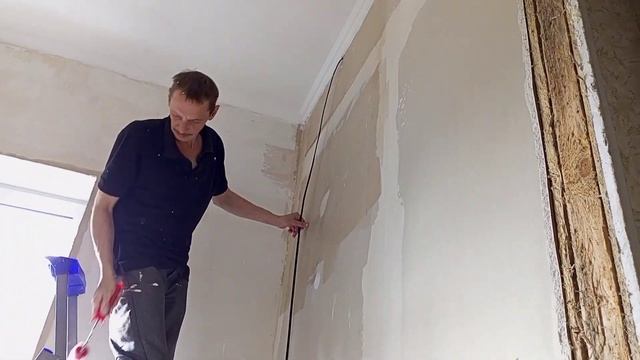 Стелем линолеум, клеем обои , устроили потоп.  ремонт кухни #помощь #жизнь #доступнаясреда #любовь