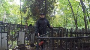 Даниловское кладбище. Преподобный Аристоклий. Матрона. Уборщик заброшенных могил.