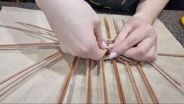 Плетеная Овальная Корзина Из Бумажной Лозы 2 смотреть онлайн