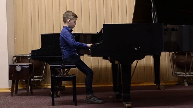 Менуэт ре минор Л. Моцарт в исполнении Ивана Гончарова, 7 лет. смотреть онлайн