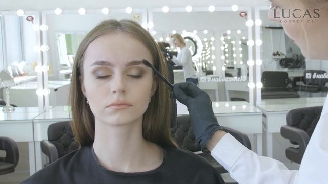 Оформление бровей.Моделирование бровей белым карандашом CC Brow (Lucas Cosmetics)