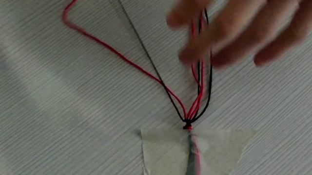 Простой способ плетения фенечки/красивая фенечка/жить, не тужить