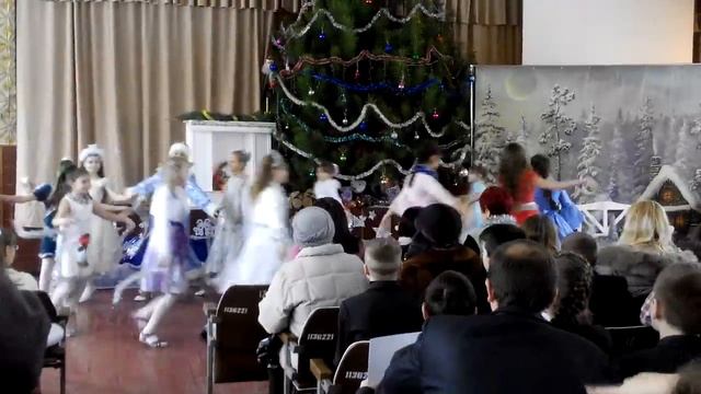 танец Снегурочки и снежинок смотреть онлайн