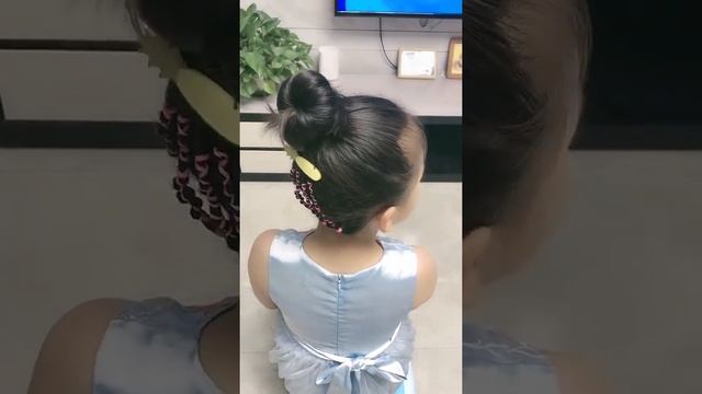 НЕБРЕЖНЫЙ ВЫСОКИЙ ПУЧОК ВМЕСТО ОБЫЧНОЙ ГУЛЬКИ | ПРИЧЕСКИ НА КАЖДЫЙ ДЕНЬ | MESSY BUN HAIR TUTORIAL смотреть онлайн