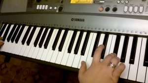 Мелодия из к/ф Цыган(игра на синтезаторе со стороны клавиш)