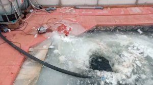 Пруд не промерзнет если сделать это! Снега под 2 метра навалило. Очистка теплицы от снега. карпы ко