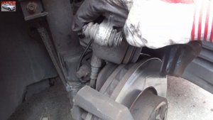 Замена колодок на переднем мосту Mercedes W212