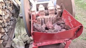 Камнедробилка в работе