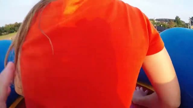 Гигантская горка и Надувной Батут смотреть онлайн