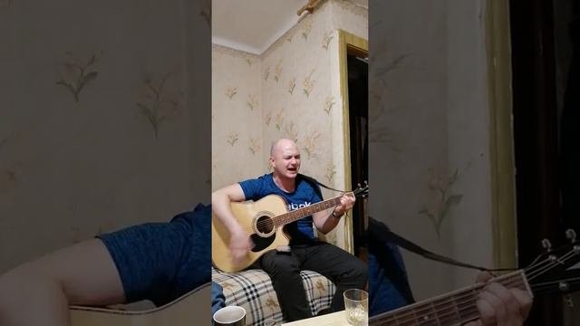 Друг поёт под гитару #песня#гитара#посиделки