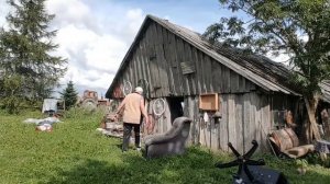 Женщина на хуторе, в глубинке Латвии. ХХЖ # 16.