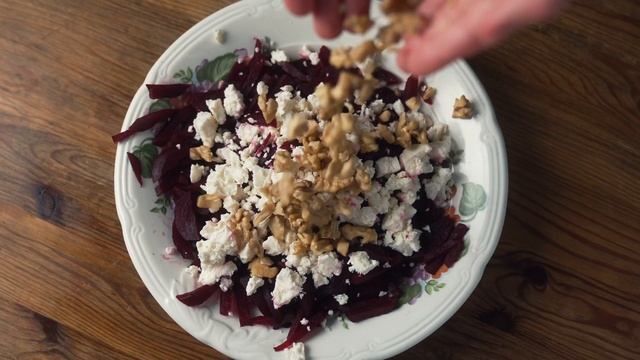 Свекольный салат с фетой и орехами. Полезно и вкусно!