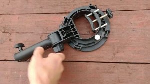 Ручка для крепления софтбокса к накамерной вспышке. Bowens байонет.