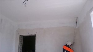 Красим потолок валиком