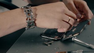 Как ремонтируют телефоны в сервисном центре. Клиентский ремонт iPhone