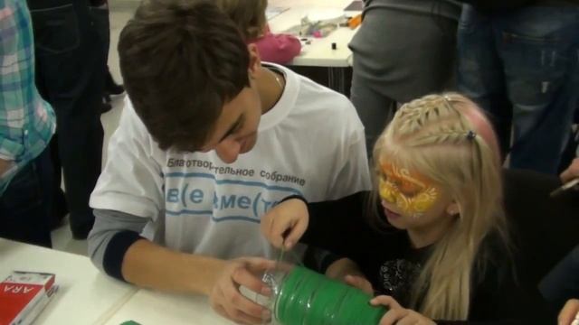 Как сделать вазу из пластиковой бутылки смотреть онлайн