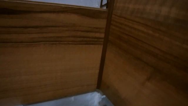 Клеим ламинат на стены прихожей. Делаем недорогой ремонт съёмной квартиры своими руками.