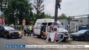 «Скорая» с пациентами влетела в столб из-за водителя, не уступившего дорогу