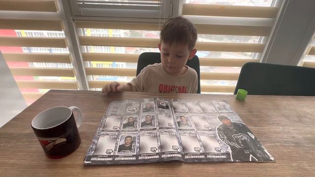 Альбом с наклейками KHL 2022/2023 обзор от Макара смотреть онлайн