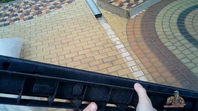 КАК СДЕЛАТЬ ВОДООТВОД С ПОМОЩЬЮ ПЛАСТИКОВЫХ ЛОТКОВ. ПОВЕРХНОСТНАЯ ДРЕНАЖНАЯ СИСТЕМА