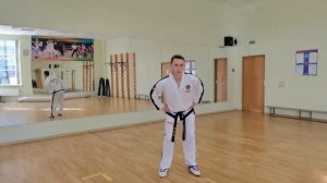Выполнение нормативов Комплекса ГТО. Наклон вперед из положения стоя на гимнастической скамье.