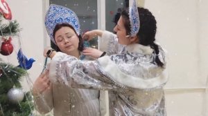 Супер-красивые снегурочки танцуют и поют :-) Танец снегурок